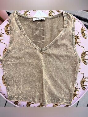 NWT ZENANA OUTFITTERS CROPPED VNECK TANK TOP, WASHED TAN, VARIOUS SIZES